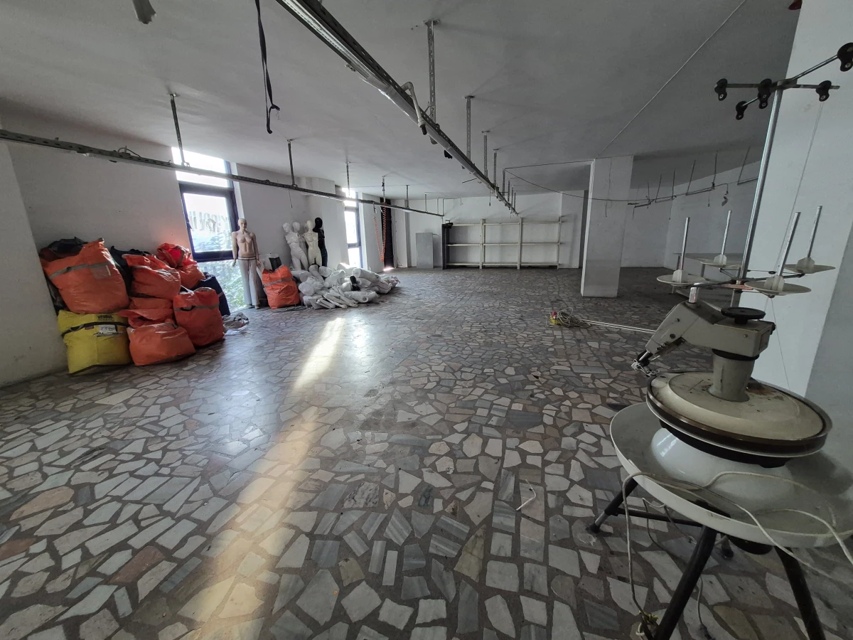 SULTANGAZİ BÖLGESİNDE CEBECİDE 4.KAT 300M² KİRALIK DÜKKAN